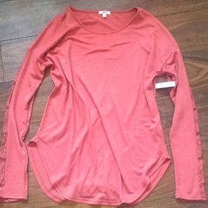 ✨2/$30✨ NWT Ardene Long sleeve shirt with lace detail on sleeve